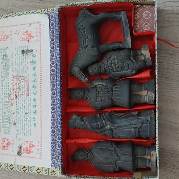 Collectible figurines - Picture 2 of 4